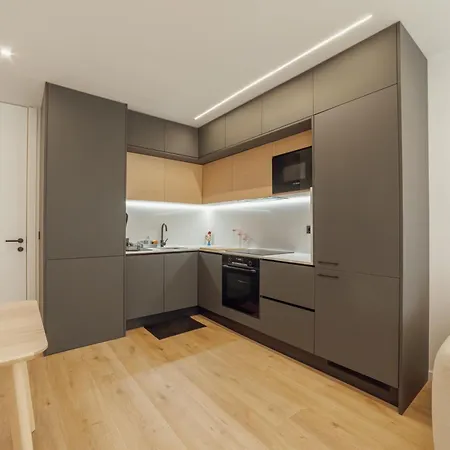 Downtown Premium With Balcony By Vacationy