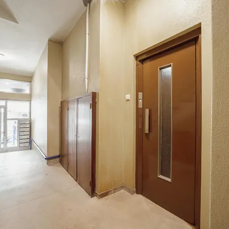 Downtown Premium With Balcony By Vacationy *