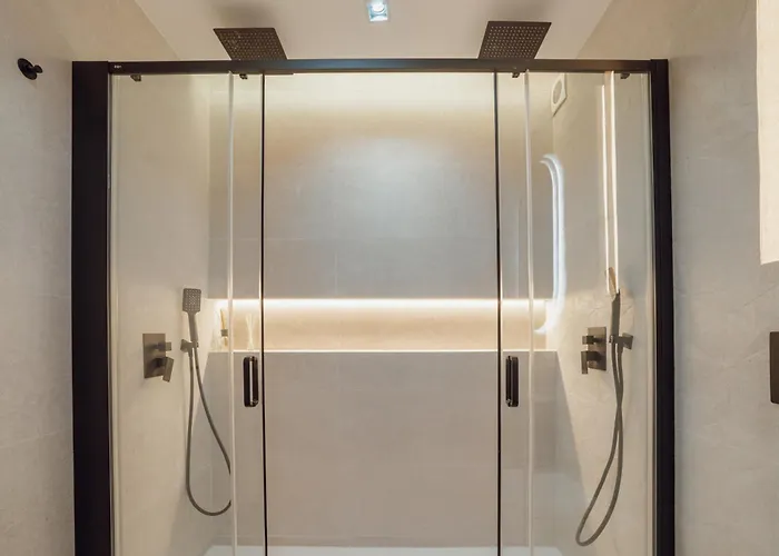 Downtown Premium With Balcony By Vacationy *