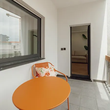 Downtown Premium With Balcony By Vacationy * Порту