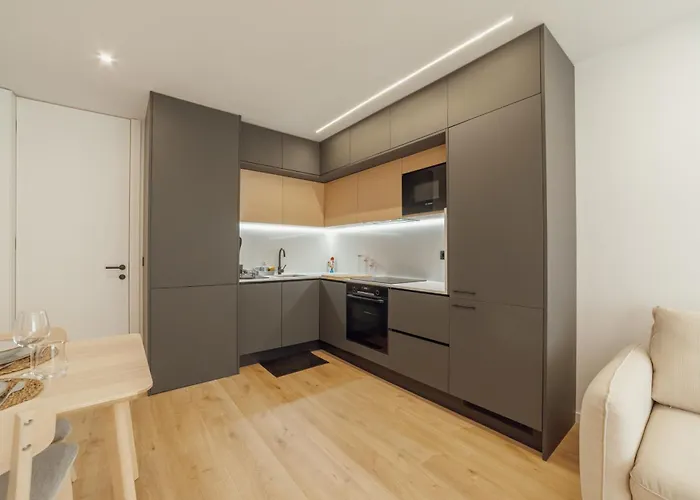 Downtown Premium With Balcony By Vacationy